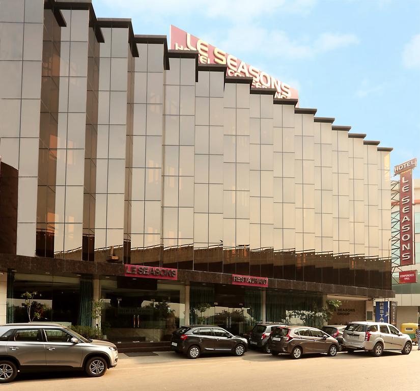โรงแรมเลอ ซีซัน นิวเดลี ภายนอก รูปภาพ