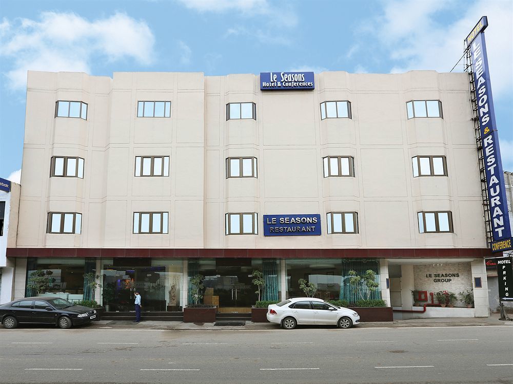โรงแรมเลอ ซีซัน นิวเดลี ภายนอก รูปภาพ