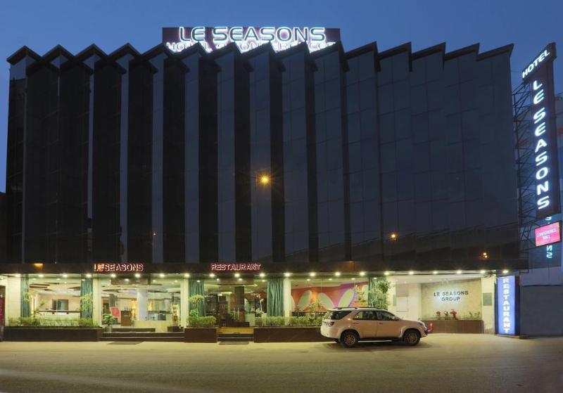 โรงแรมเลอ ซีซัน นิวเดลี ภายนอก รูปภาพ